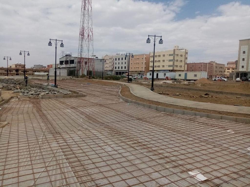 تجهيز مسارات ومسطحات ضمن المشروع