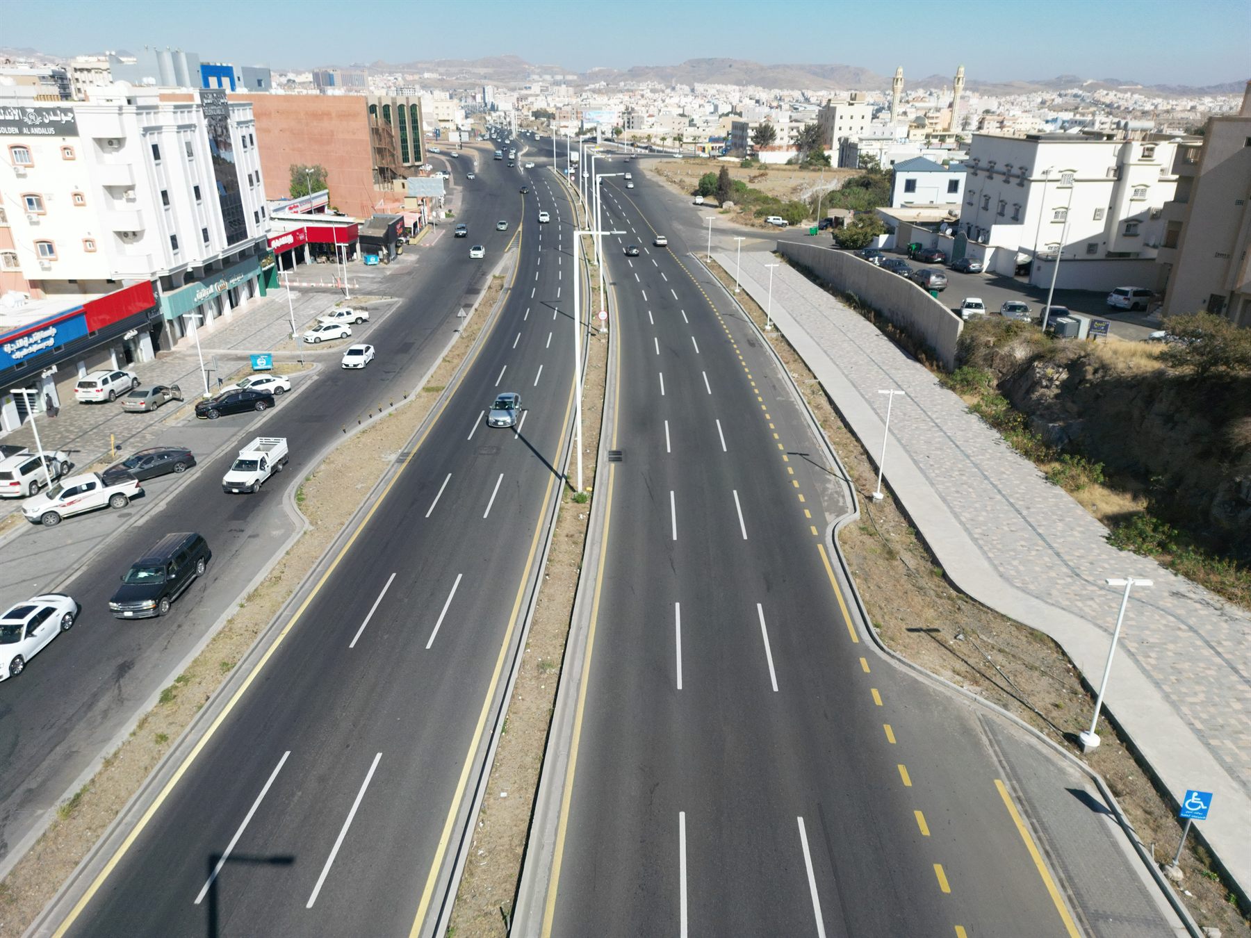 امتداد الطريق ضمن المنطقة المركزية في أبها